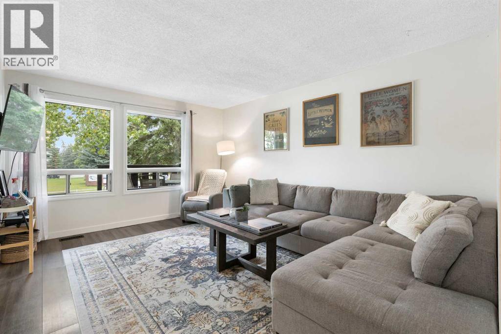 Photo 10 of 1324 Ranchlands Way Nw, Calgary AB
