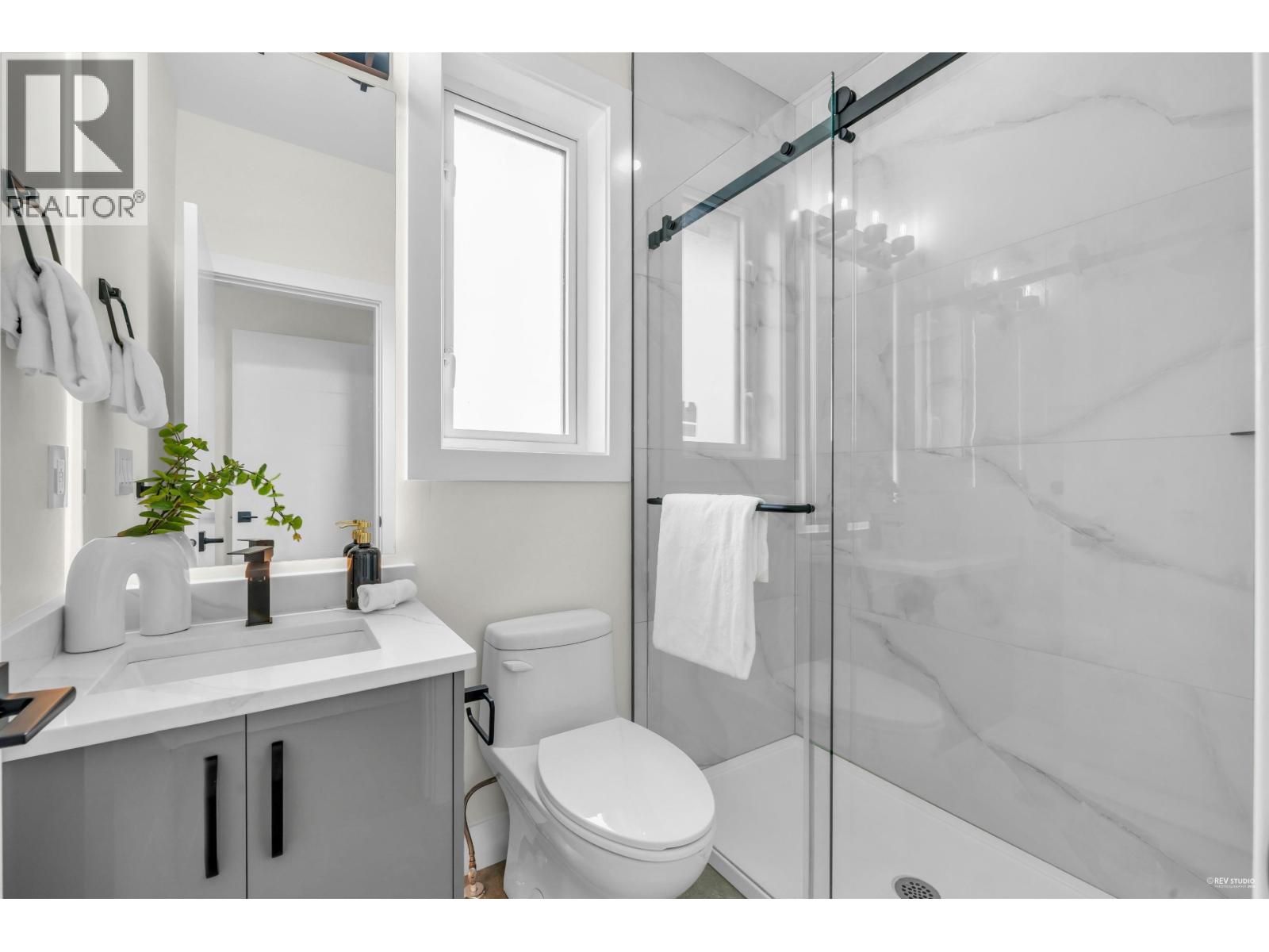 Photo 22 of 1405 Eighth Avenue, New Westminster BC