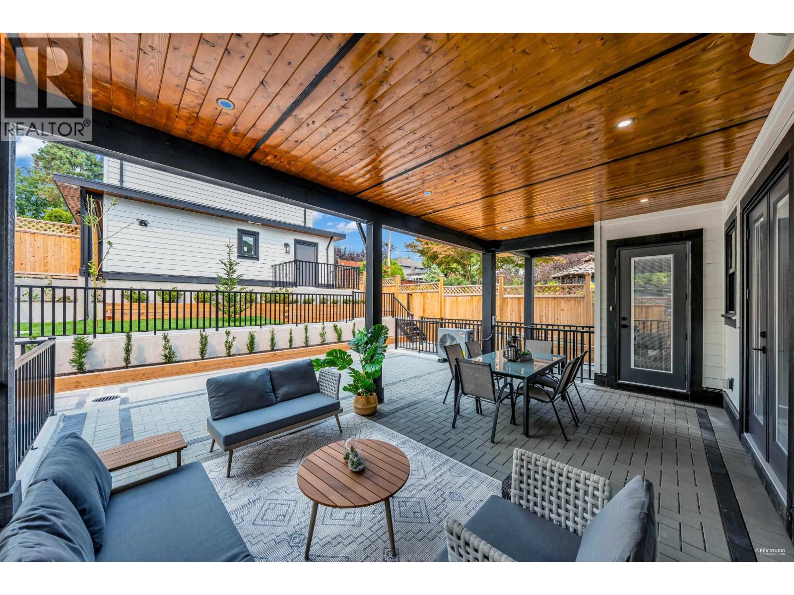 Photo 5 of 1405 Eighth Avenue, New Westminster BC