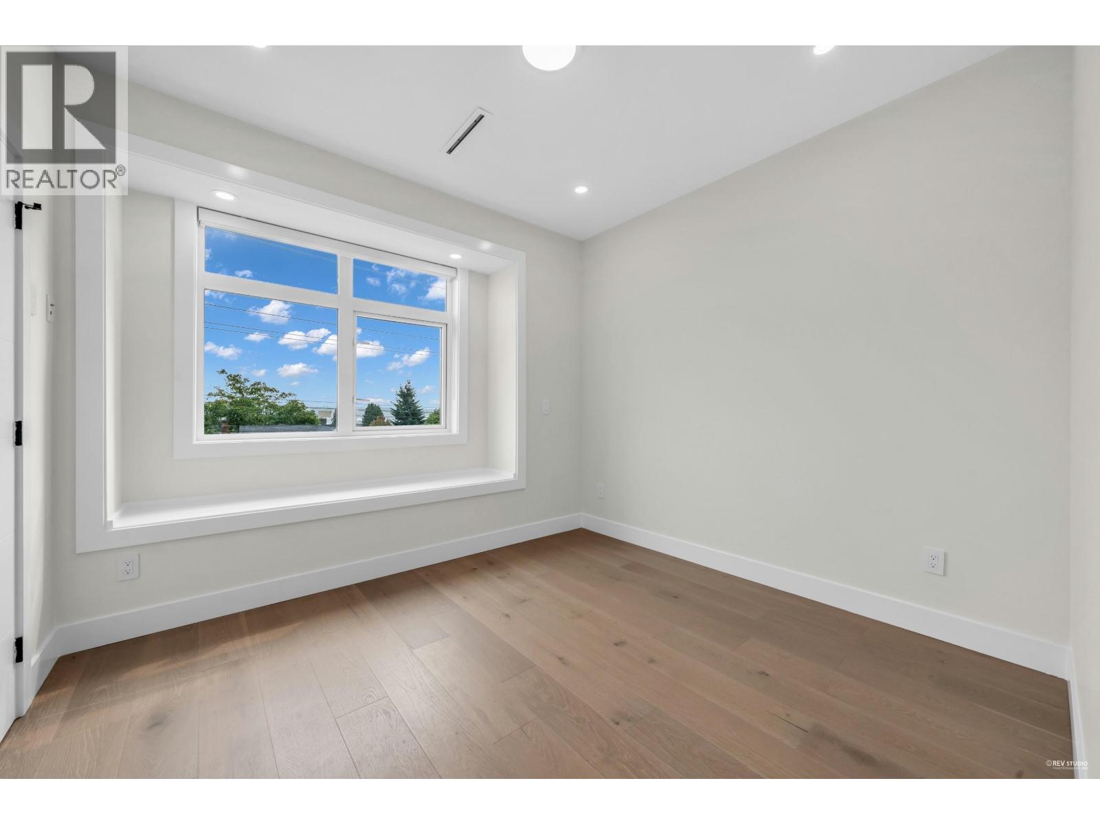 Photo 23 of 1405 Eighth Avenue, New Westminster BC