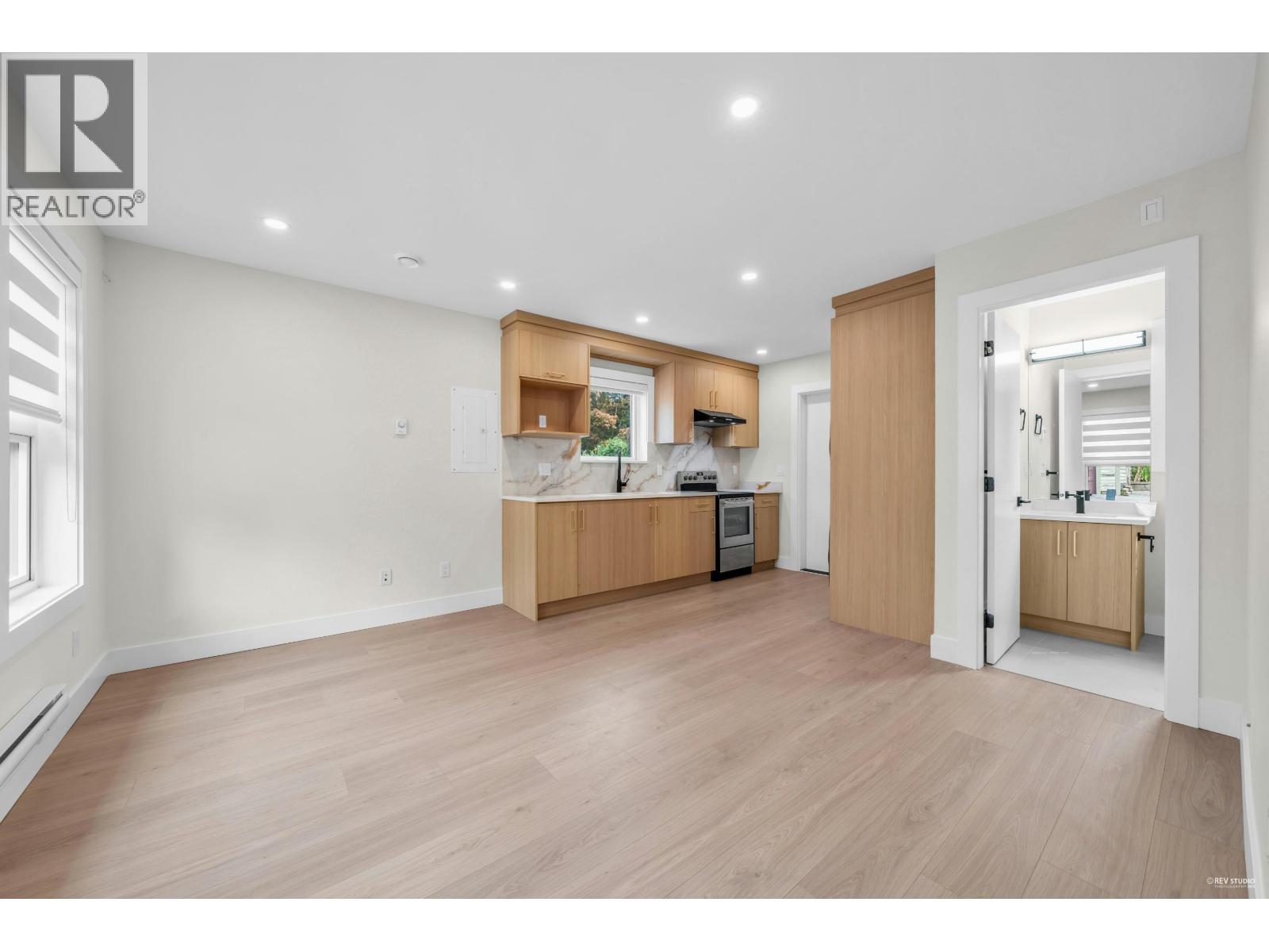 Photo 34 of 1405 Eighth Avenue, New Westminster BC