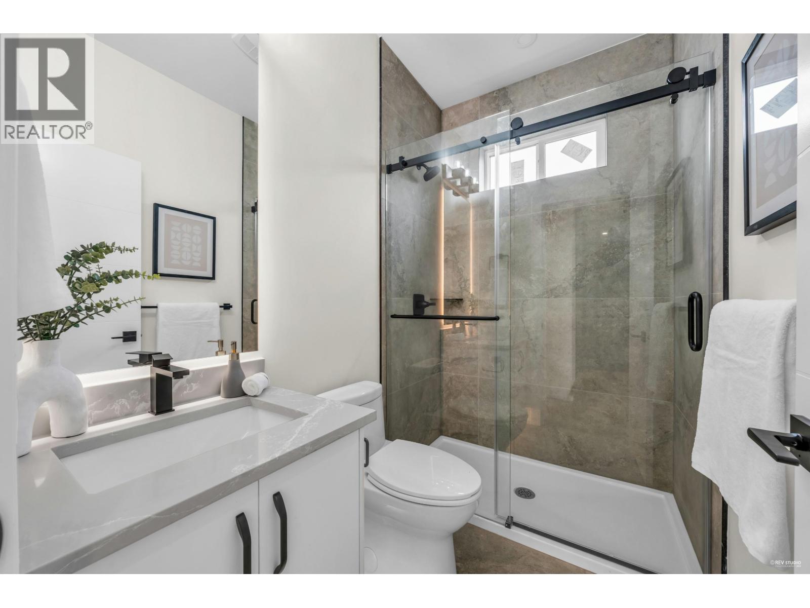 Photo 24 of 1405 Eighth Avenue, New Westminster BC