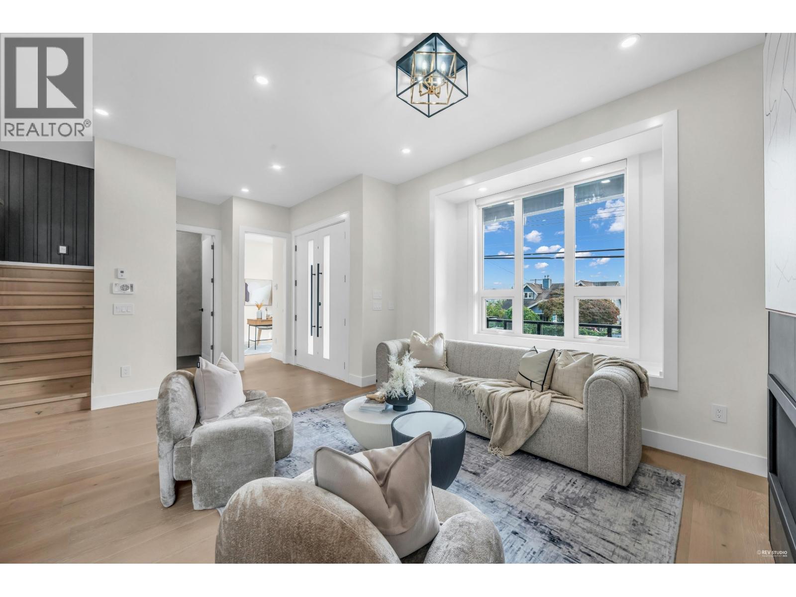Photo 6 of 1405 Eighth Avenue, New Westminster BC