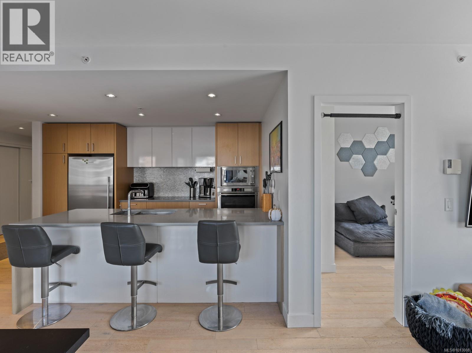 502 838 Broughton Street, Victoria