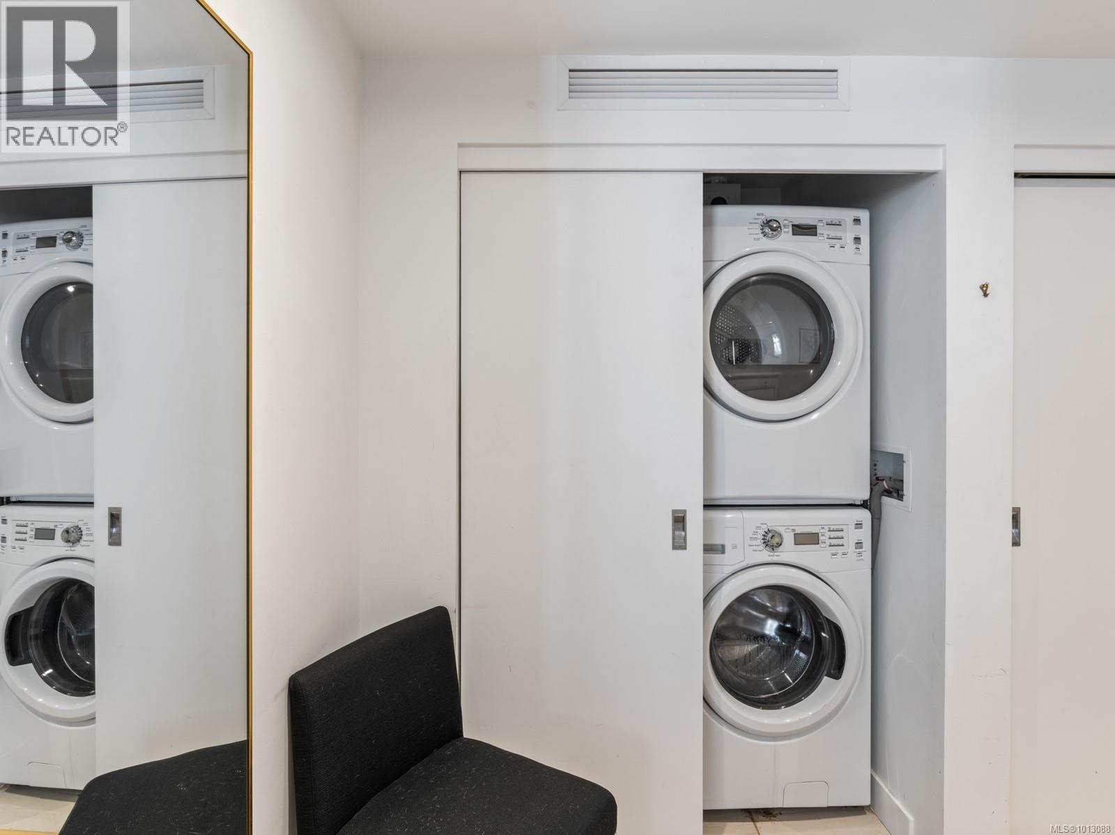 502 838 Broughton Street, Victoria