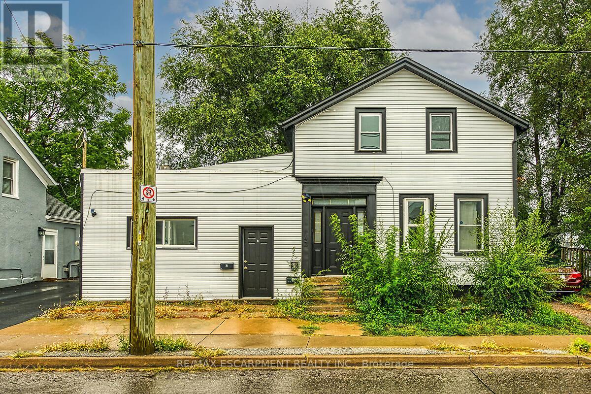 Photo 1 of 43 Centre Street, St Catharines ON