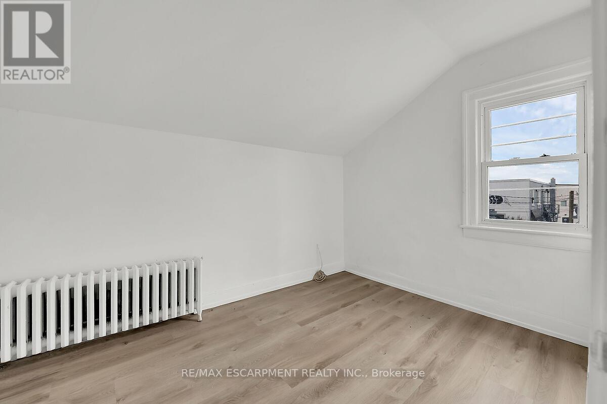 Photo 10 of 43 Centre Street, St Catharines ON