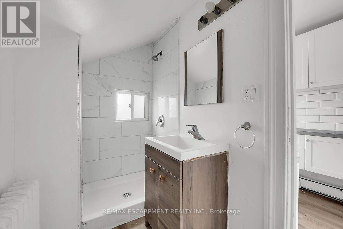 Photo 13 of 43 Centre Street, St Catharines ON