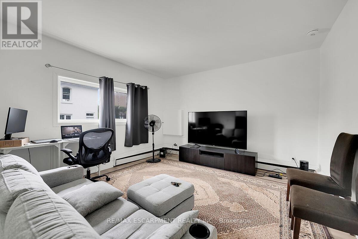 Photo 16 of 43 Centre Street, St Catharines ON