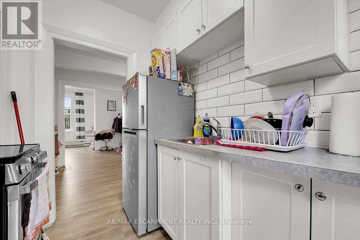 Photo 25 of 43 Centre Street, St Catharines ON