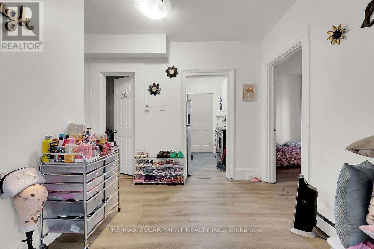 Photo 31 of 43 Centre Street, St Catharines ON