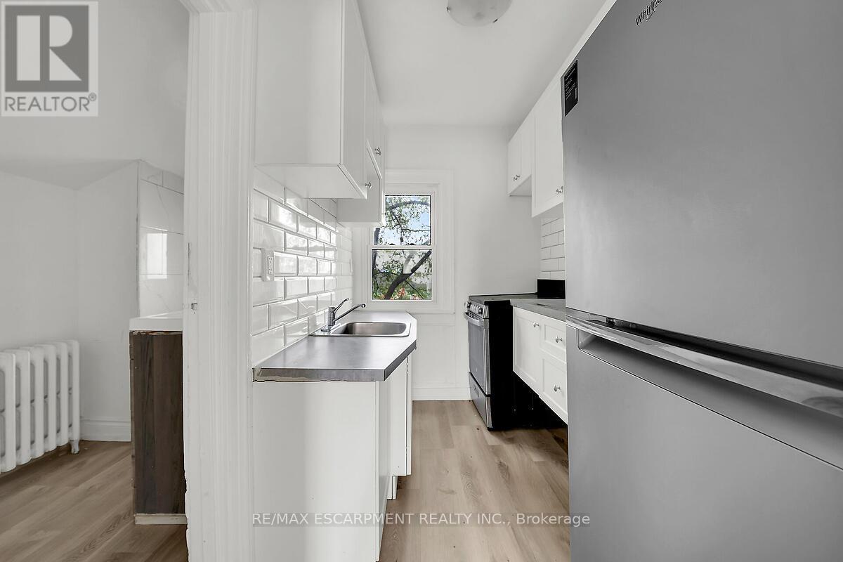 Photo 7 of 43 Centre Street, St Catharines ON