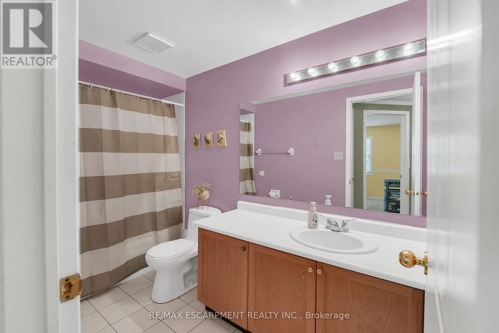 Photo 15 of 9 Hedgelawn Drive, Grimsby ON