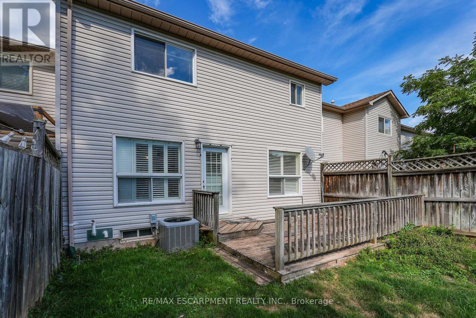 Photo 18 of 9 Hedgelawn Drive, Grimsby ON