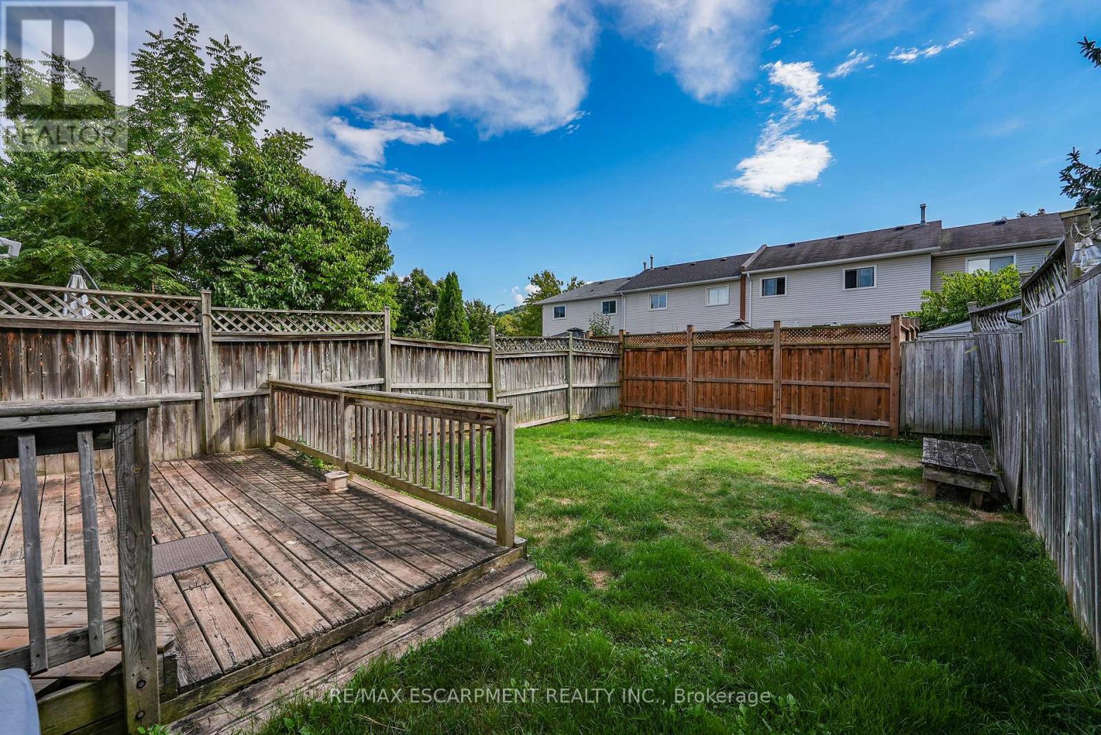 Photo 19 of 9 Hedgelawn Drive, Grimsby ON