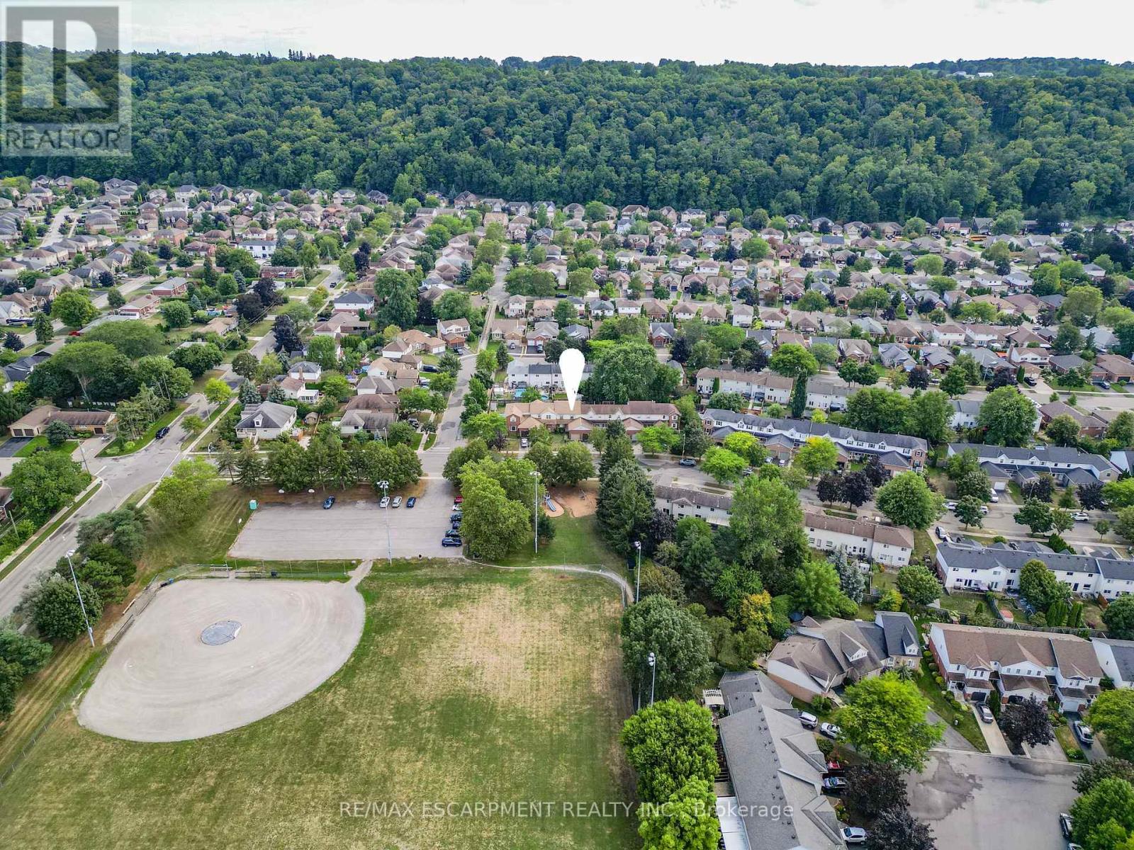 Photo 20 of 9 Hedgelawn Drive, Grimsby ON