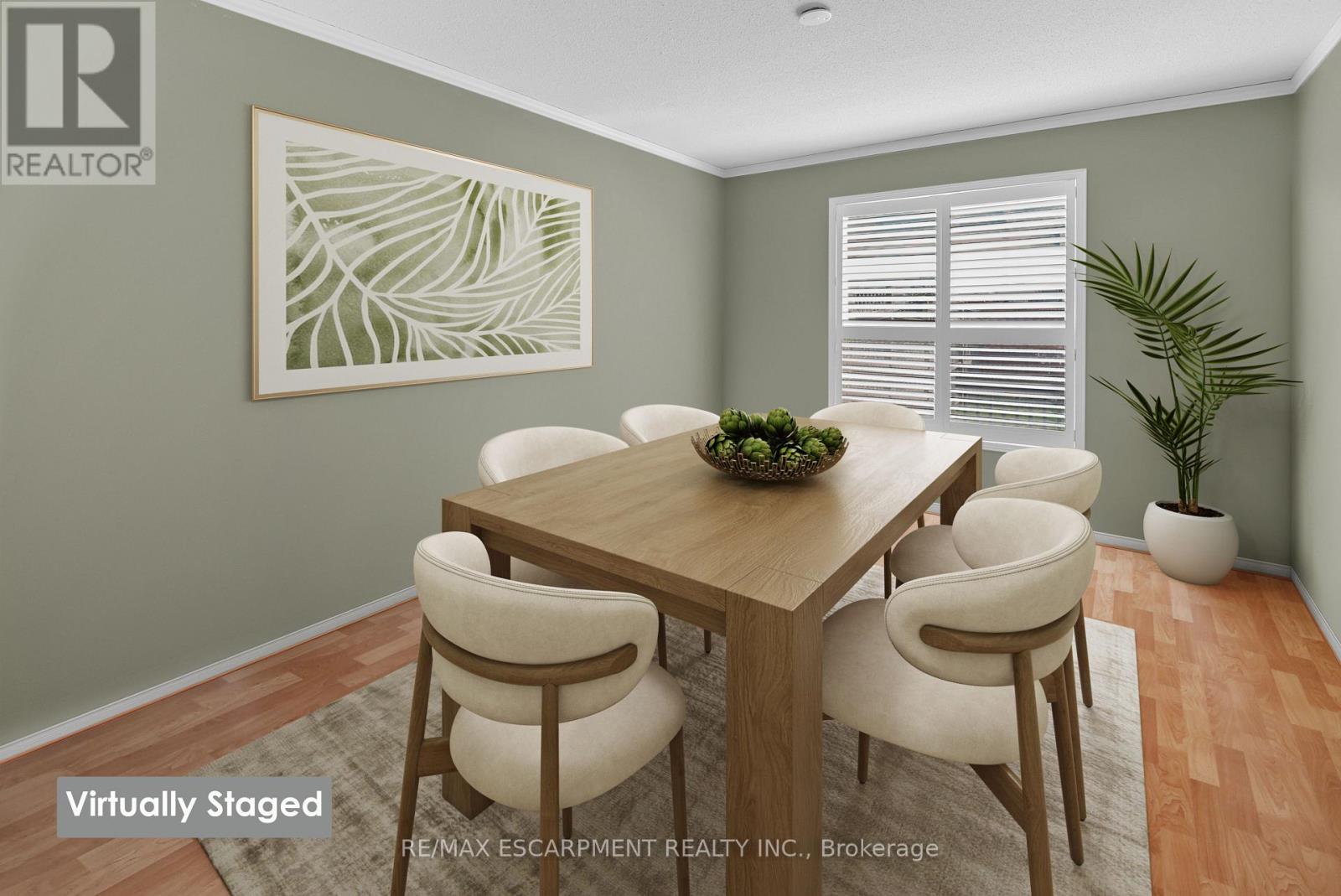 Photo 5 of 9 Hedgelawn Drive, Grimsby ON