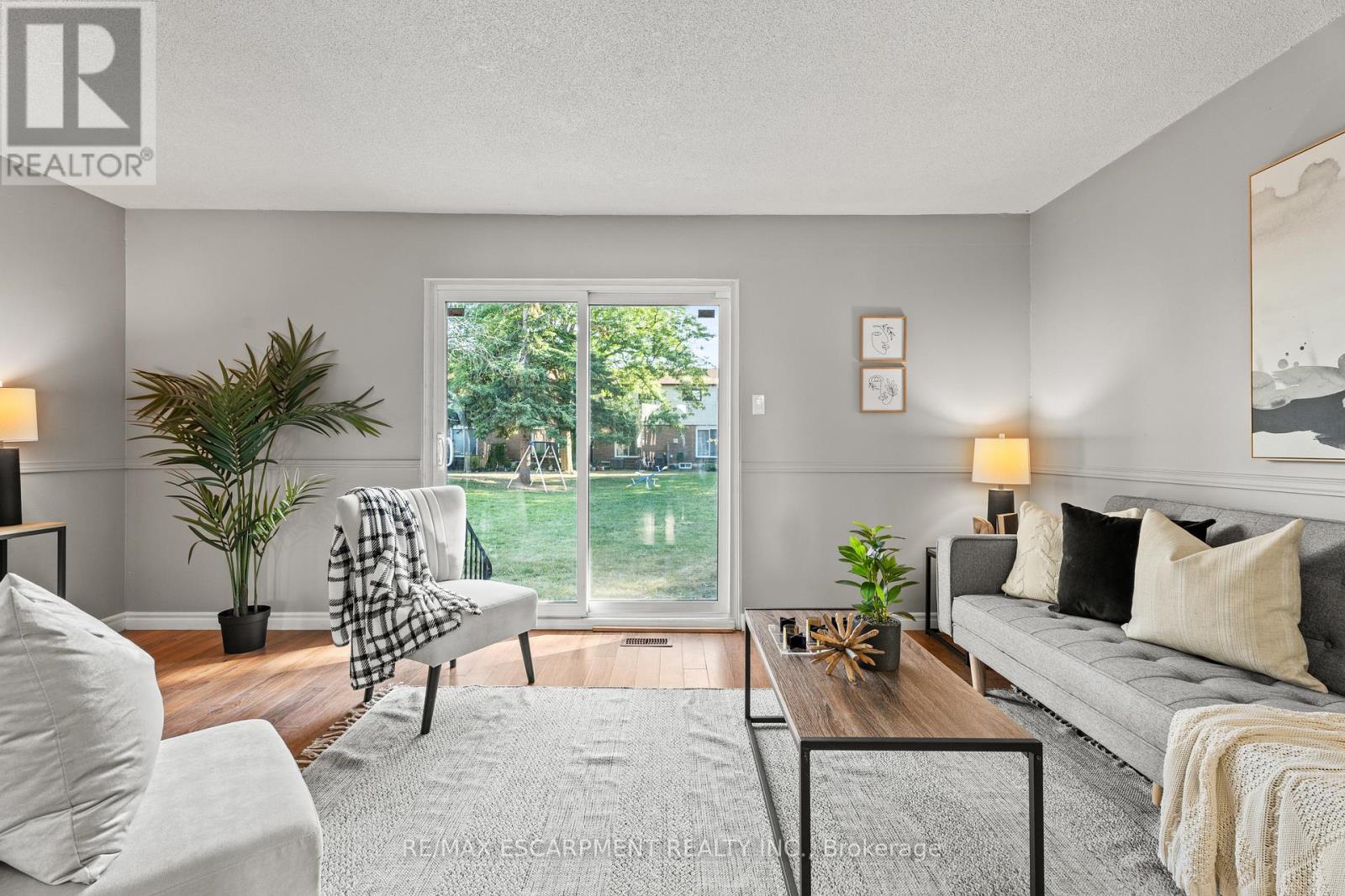 Photo 10 of 33 1301 Upper Gage Avenue, Hamilton ON
