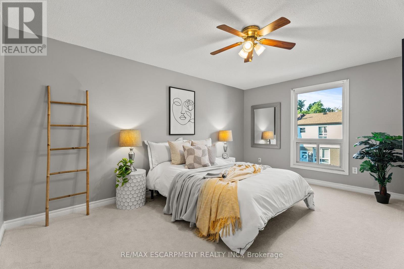Photo 11 of 33 1301 Upper Gage Avenue, Hamilton ON
