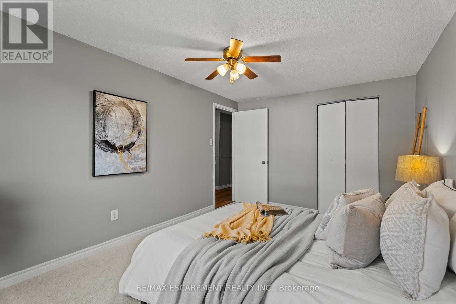 Photo 12 of 33 1301 Upper Gage Avenue, Hamilton ON