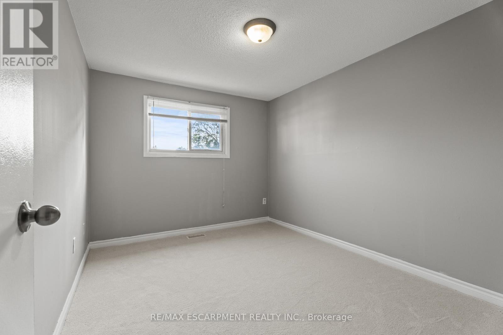Photo 13 of 33 1301 Upper Gage Avenue, Hamilton ON
