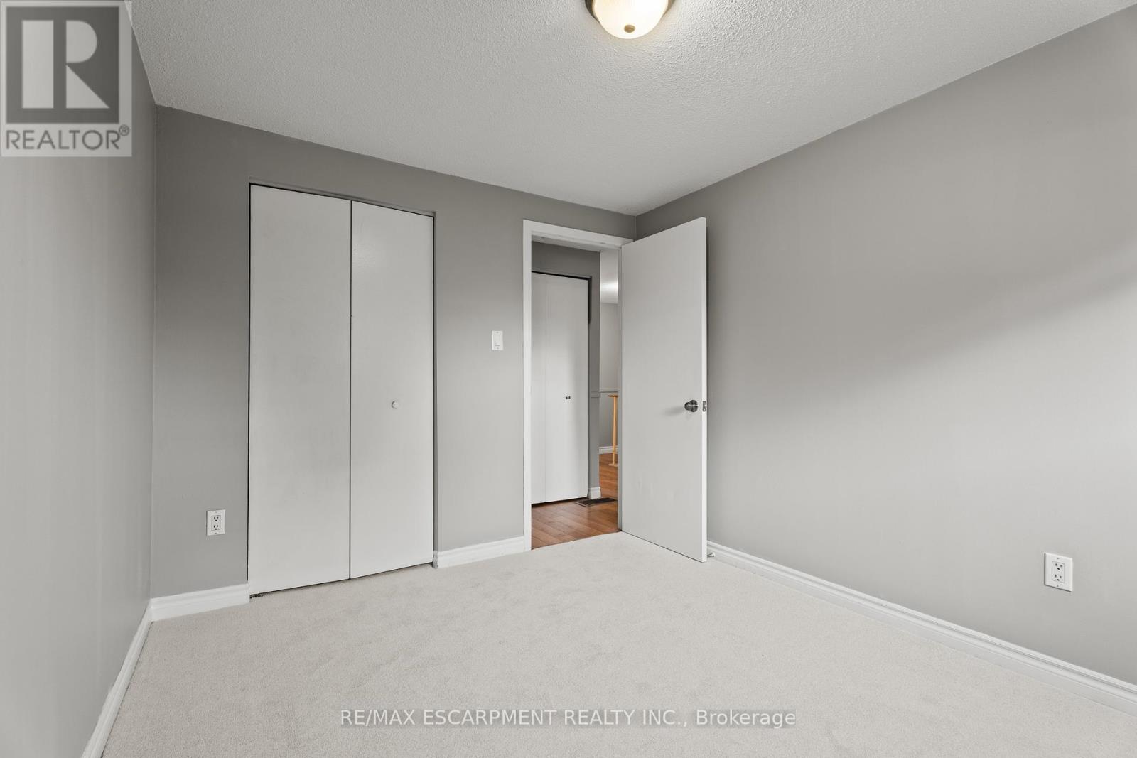 Photo 14 of 33 1301 Upper Gage Avenue, Hamilton ON