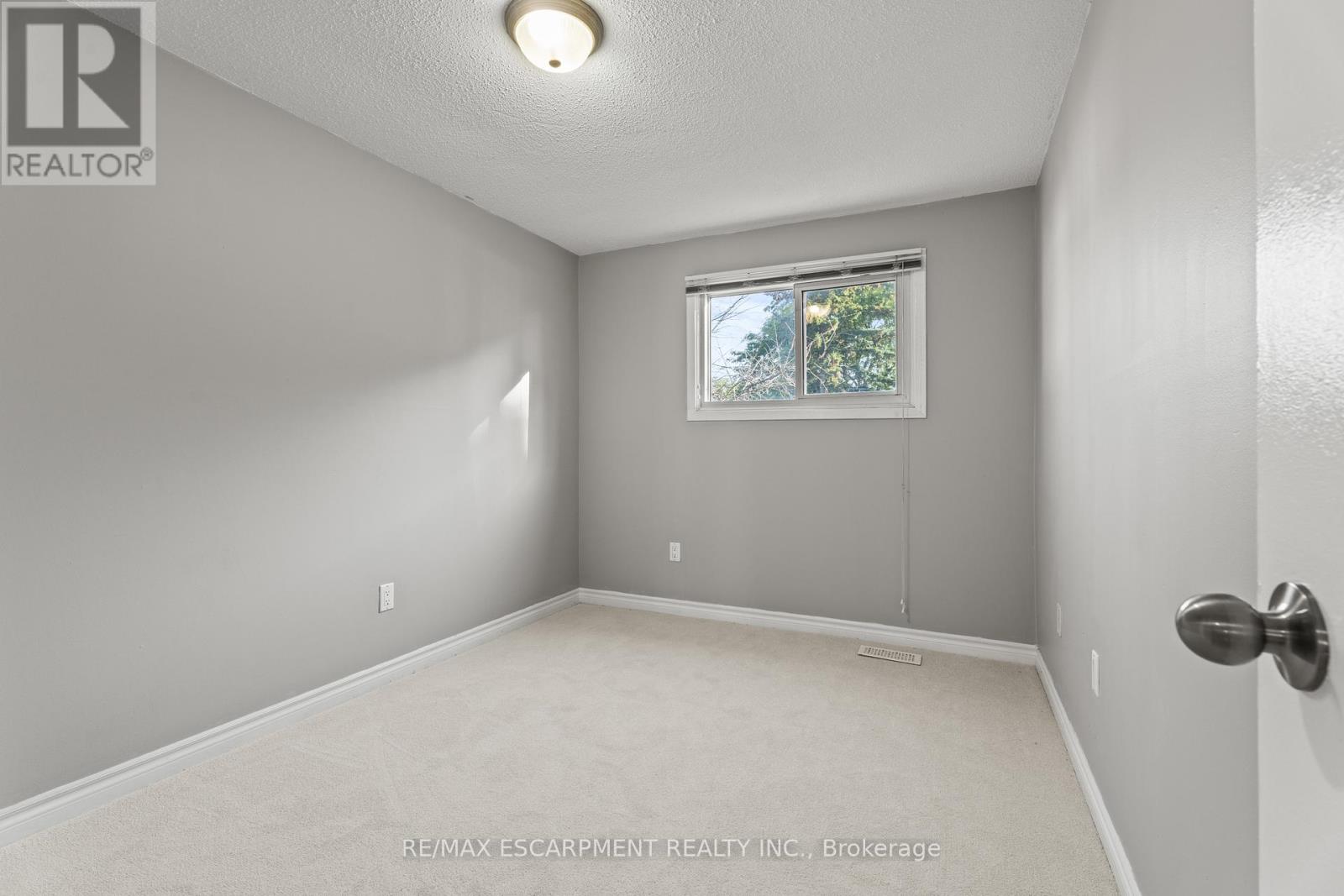 Photo 15 of 33 1301 Upper Gage Avenue, Hamilton ON