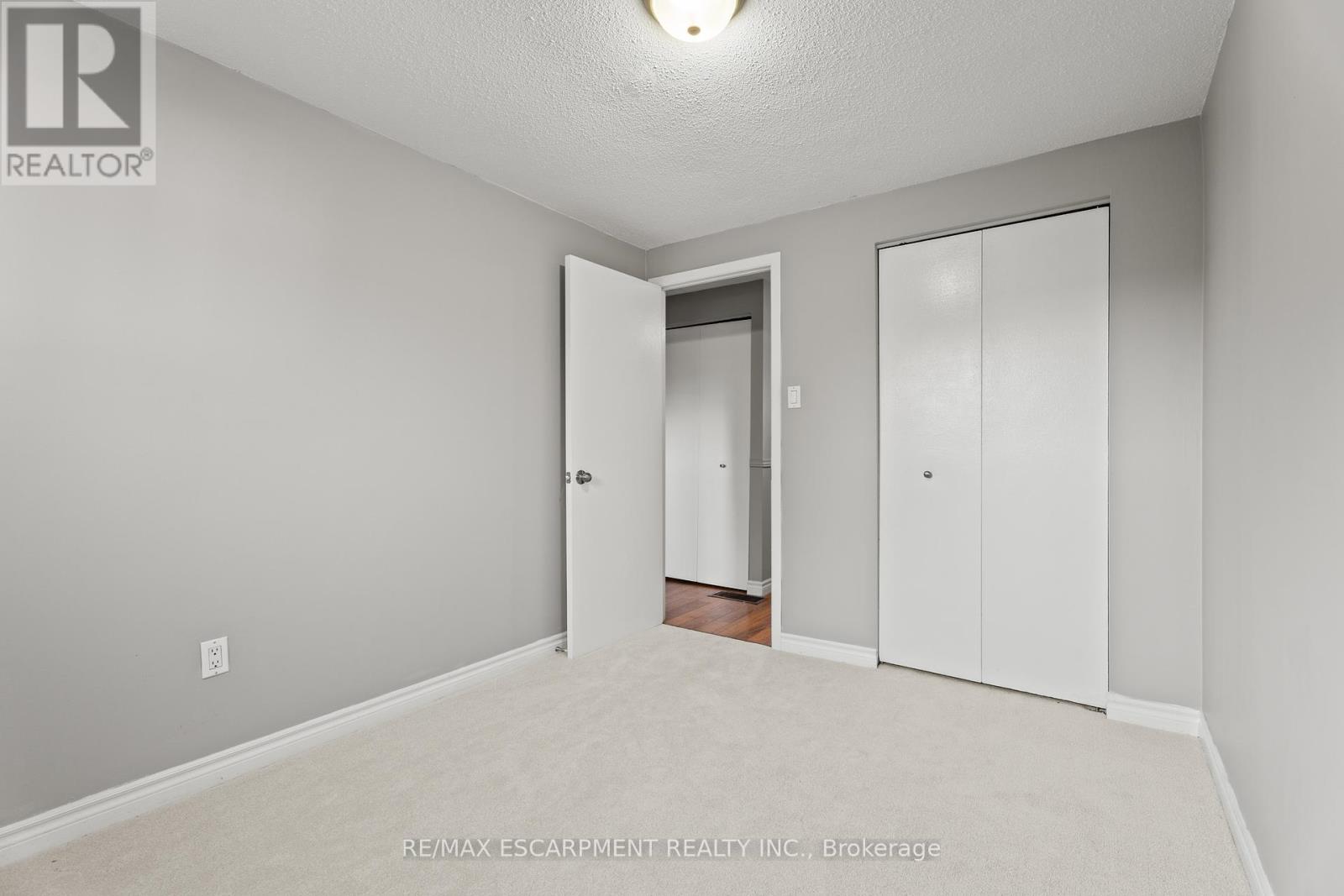 Photo 16 of 33 1301 Upper Gage Avenue, Hamilton ON