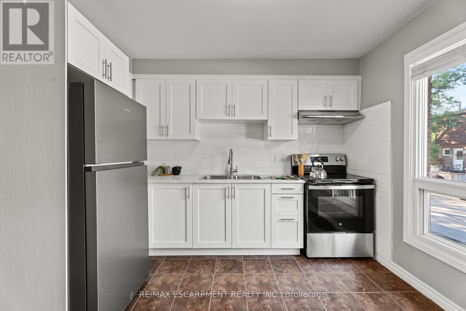 Photo 4 of 33 1301 Upper Gage Avenue, Hamilton ON