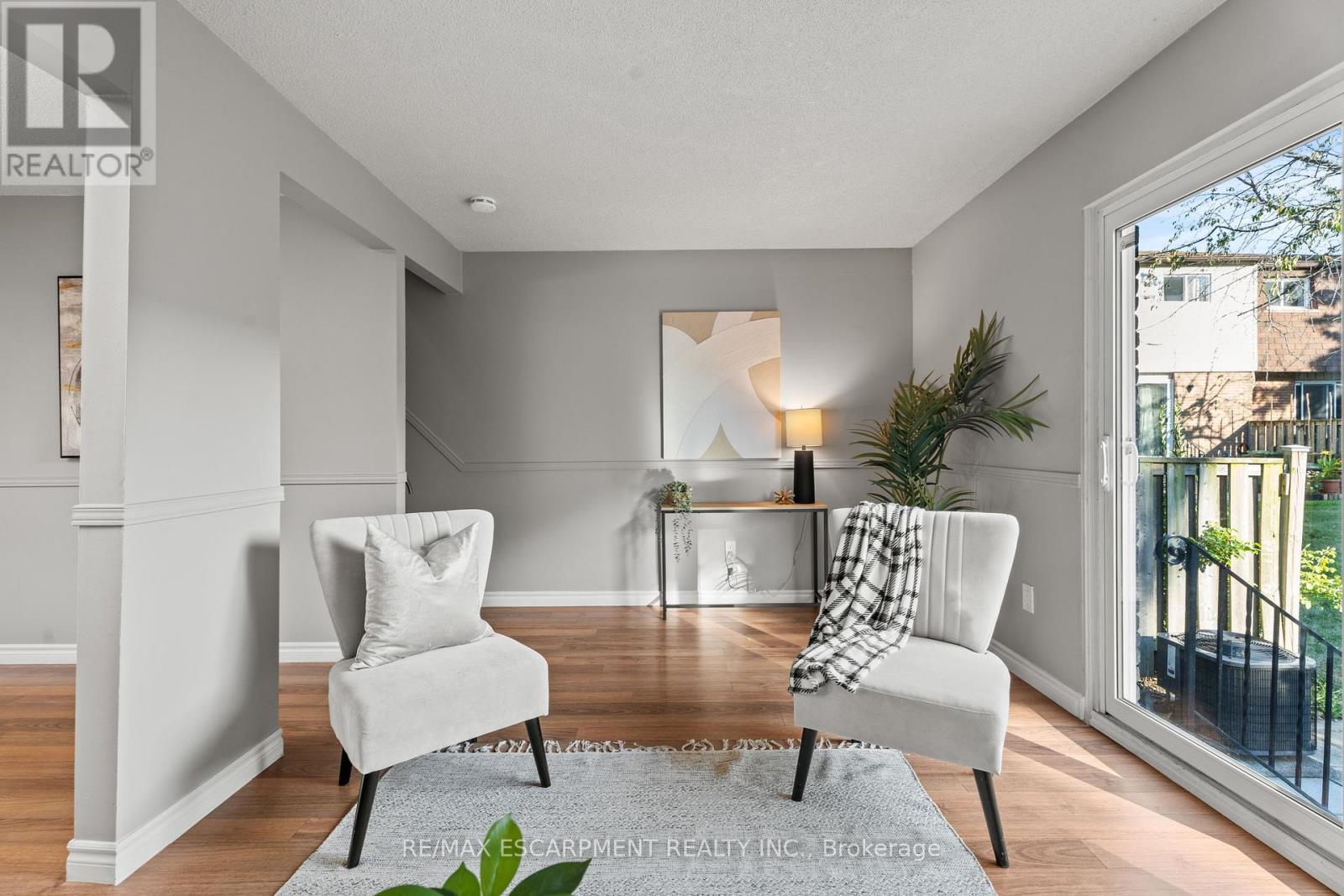 Photo 9 of 33 1301 Upper Gage Avenue, Hamilton ON
