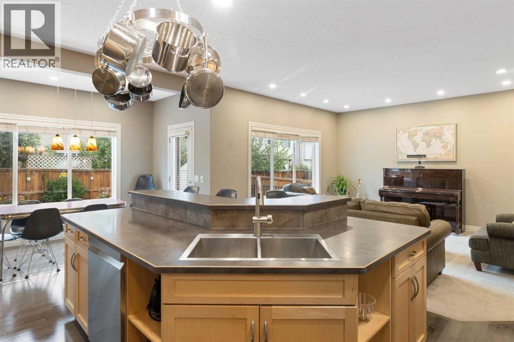 Photo 10 of 161 Bridlerange Circle Sw, Calgary AB