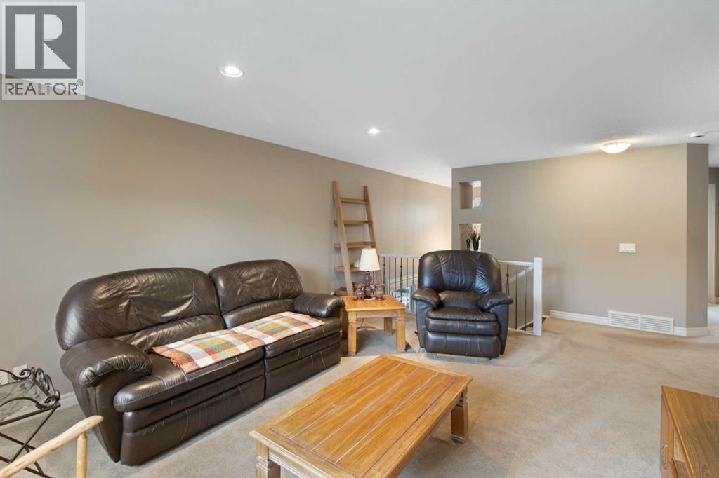 Photo 14 of 161 Bridlerange Circle Sw, Calgary AB