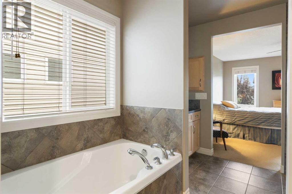 Photo 21 of 161 Bridlerange Circle Sw, Calgary AB