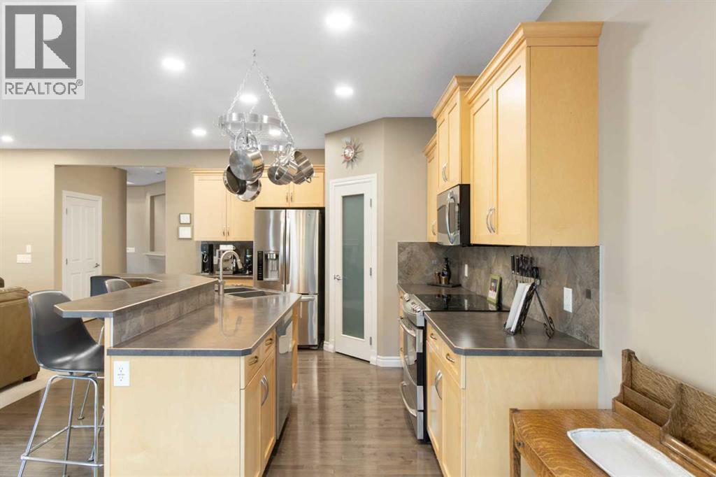 Photo 9 of 161 Bridlerange Circle Sw, Calgary AB