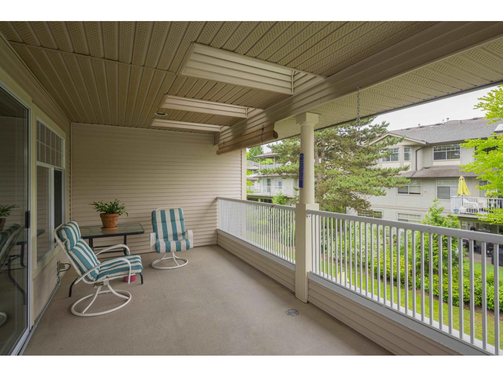 Photo 4 of 201 20391 96 Avenue, Langley BC