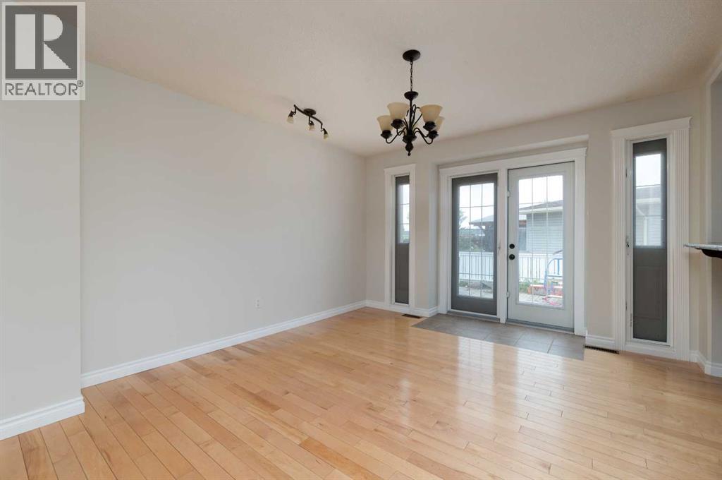 Photo 9 of 129 Caldwell Crescent, Fort Mcmurray AB
