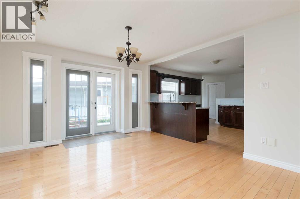 Photo 10 of 129 Caldwell Crescent, Fort Mcmurray AB