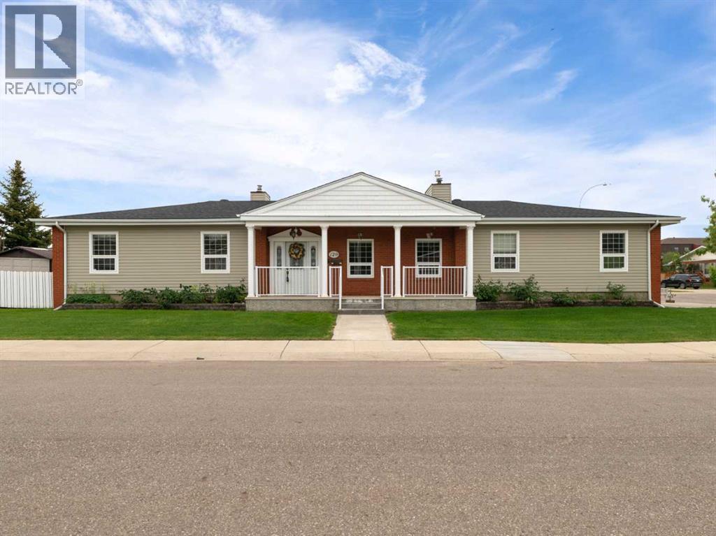Photo 3 of 129 Caldwell Crescent, Fort Mcmurray AB