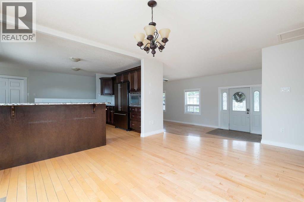 Photo 11 of 129 Caldwell Crescent, Fort Mcmurray AB