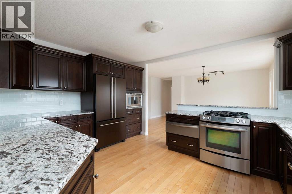 Photo 14 of 129 Caldwell Crescent, Fort Mcmurray AB