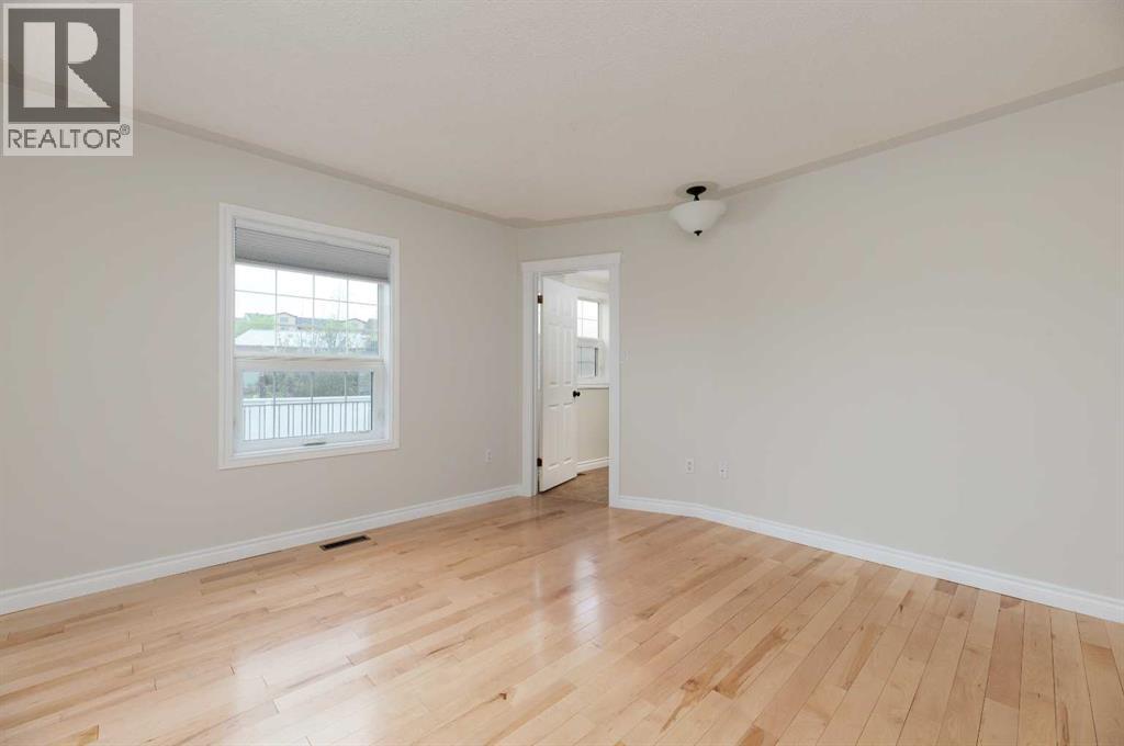 Photo 17 of 129 Caldwell Crescent, Fort Mcmurray AB