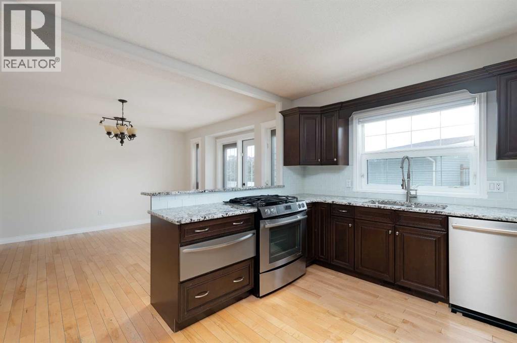 Photo 15 of 129 Caldwell Crescent, Fort Mcmurray AB