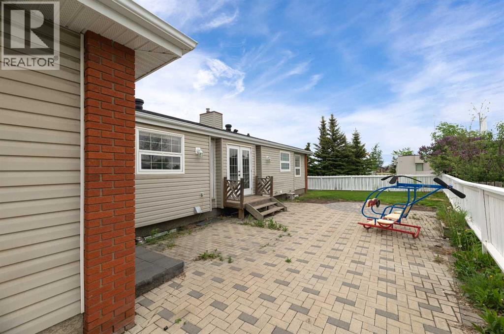 Photo 29 of 129 Caldwell Crescent, Fort Mcmurray AB
