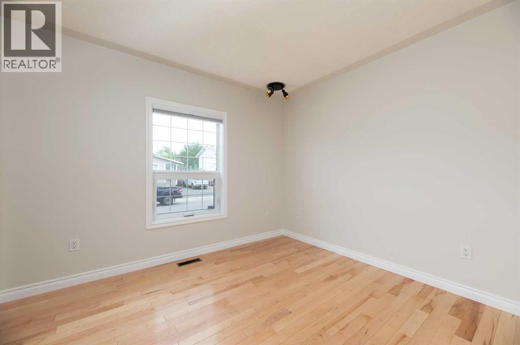 Photo 21 of 129 Caldwell Crescent, Fort Mcmurray AB