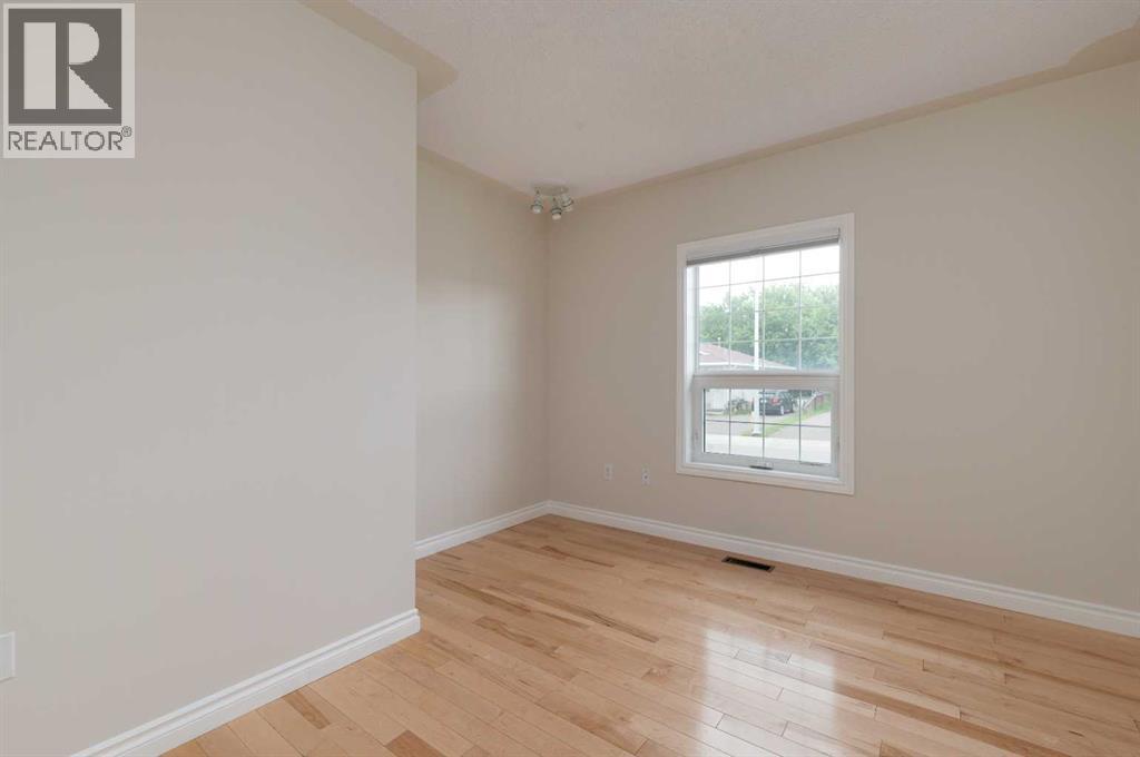Photo 19 of 129 Caldwell Crescent, Fort Mcmurray AB