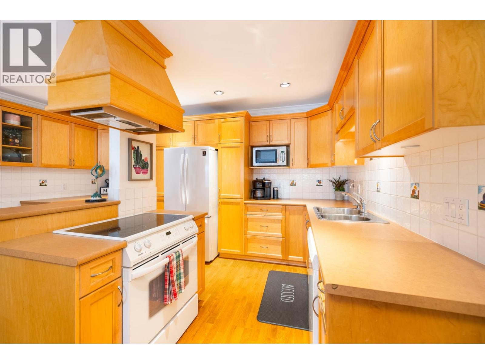 Photo 5 of 301 1235 W 15th Avenue, Vancouver BC