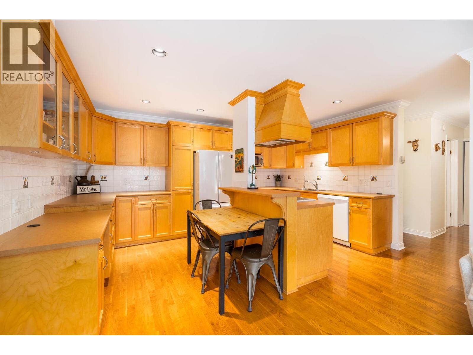 Photo 2 of 301 1235 W 15th Avenue, Vancouver BC