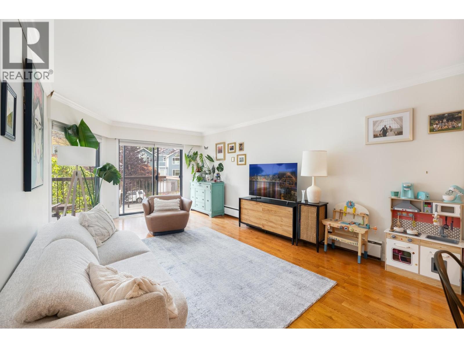 Photo 11 of 301 1235 W 15th Avenue, Vancouver BC