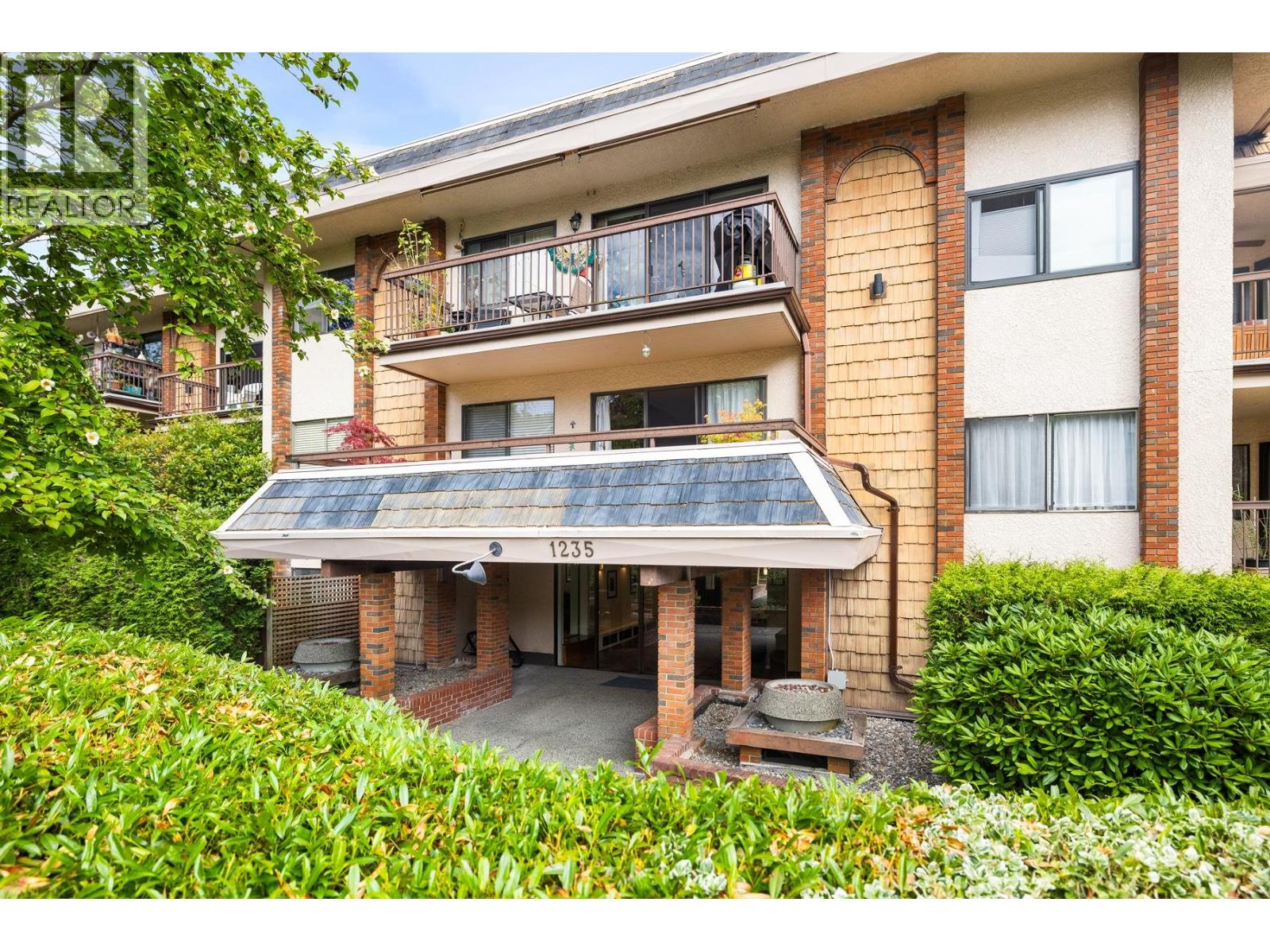 Photo 25 of 301 1235 W 15th Avenue, Vancouver BC