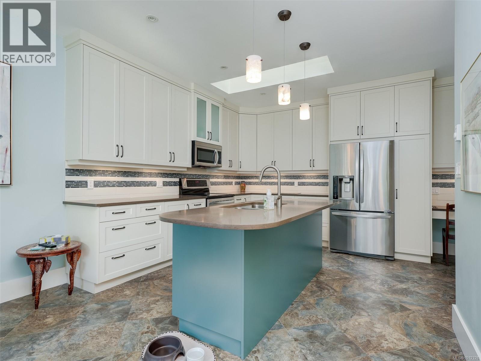 Photo 8 of 44 4318 Emily Carr Dr, Saanich BC